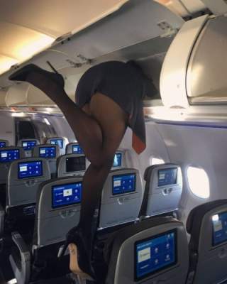 Чем занимаются девушки-стюардессы, когда их никто не видит. Фото