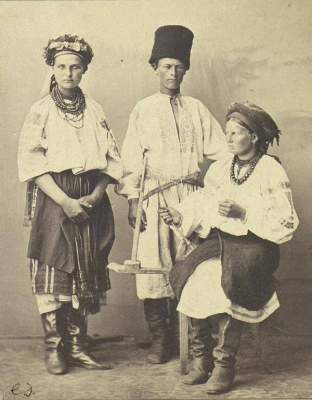 Так одевались украинки век назад. Фото