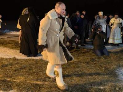 В Сети высмеяли тулуп с валенками Путина 