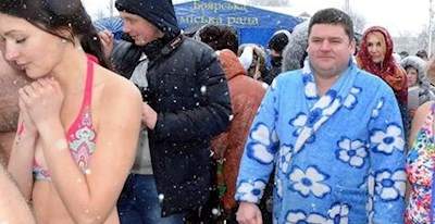Украинский мэр рассмешил "женским" халатом в цветочек