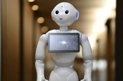 Дошутился: первого в мире робота-продавца вышвырнули с работы 