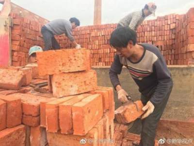 Курьез дня: в Китае рабочим выдали зарплату необычной "валютой"