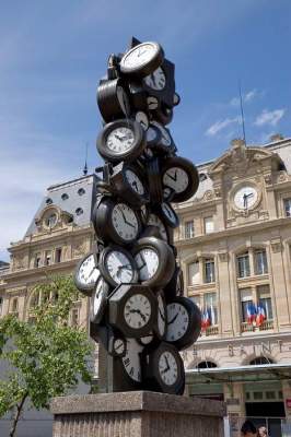 Уличные часы, украшающие разные города Европы. Фото