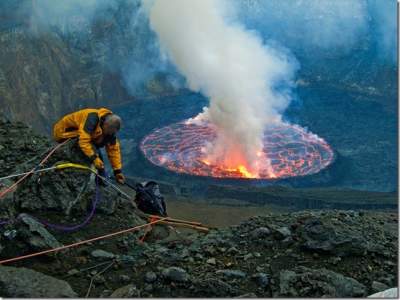 Захватывающие дух кадры извержения Ньирагонго. Фото