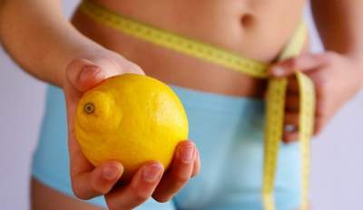 Диетологи объяснили, почему тучным людям нужно есть лимоны
