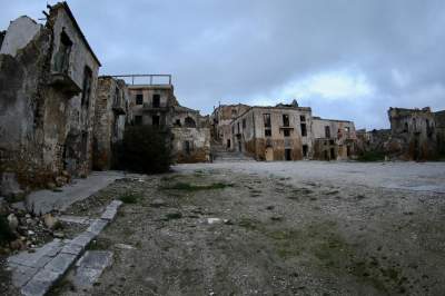 Итальянский город, полностью разрушенный землетрясением. Фото