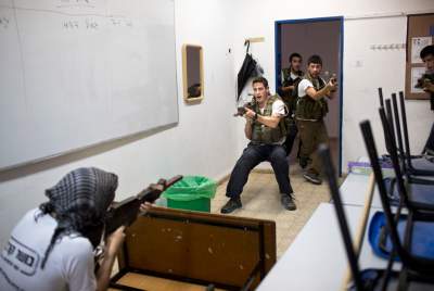 Израильские подростки готовятся к службе в армии. Фото