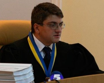 Суд поручил ГПУ найти Ющенко