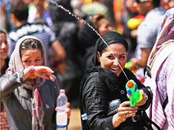 В Иране арестовали участников боя на водяных пистолетах