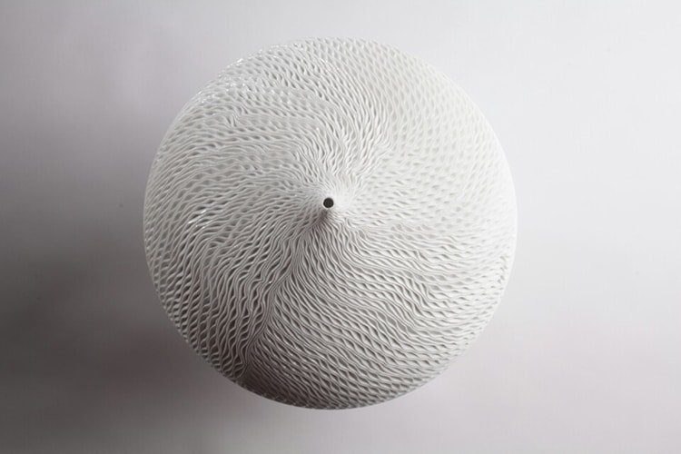 Океанские волны на керамических вазах Ли Чон Мина