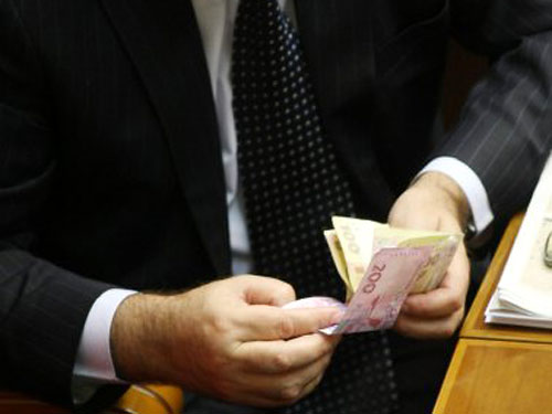 Выход депутатов на пенсию стоил украинцам почти 10 млн грн