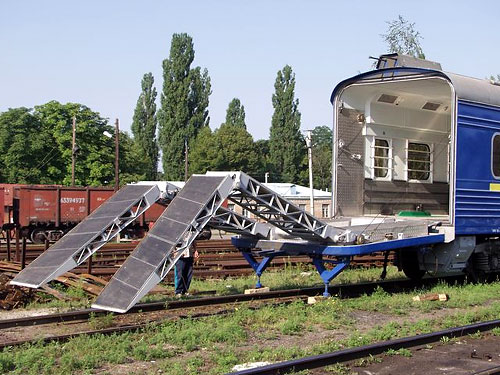 Януковичу построят вагон-гараж за 12 млн