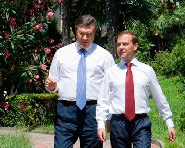 Медведев отверг формулу "3+1" и потребовал от Януковича соблюдать контракты Тимошенко