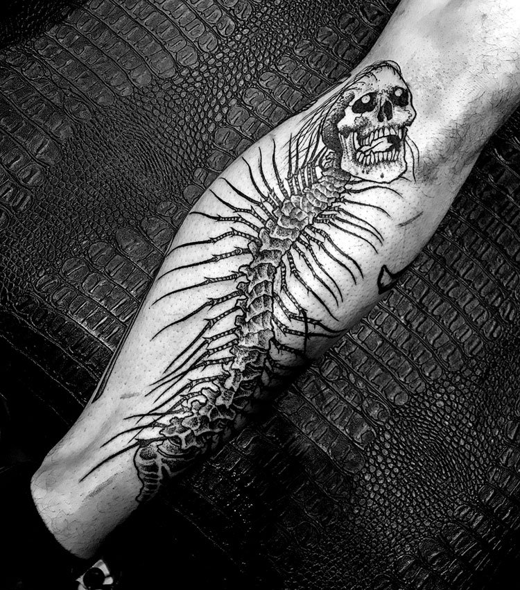 Жутковатые чёрно-белые татуировки от Jeanchoir