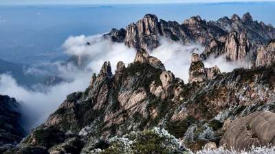 Завораживающие горы в Китае, закованные в ледяной панцирь. Фото