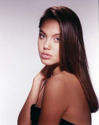 Пикантные снимки молодой Анджелины Джоли. Фото