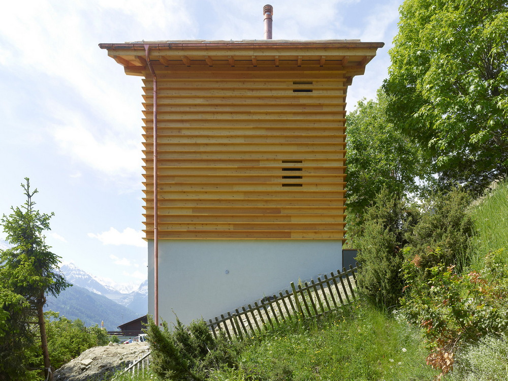 Трёхэтажный дом на живописном склоне в Швейцарии