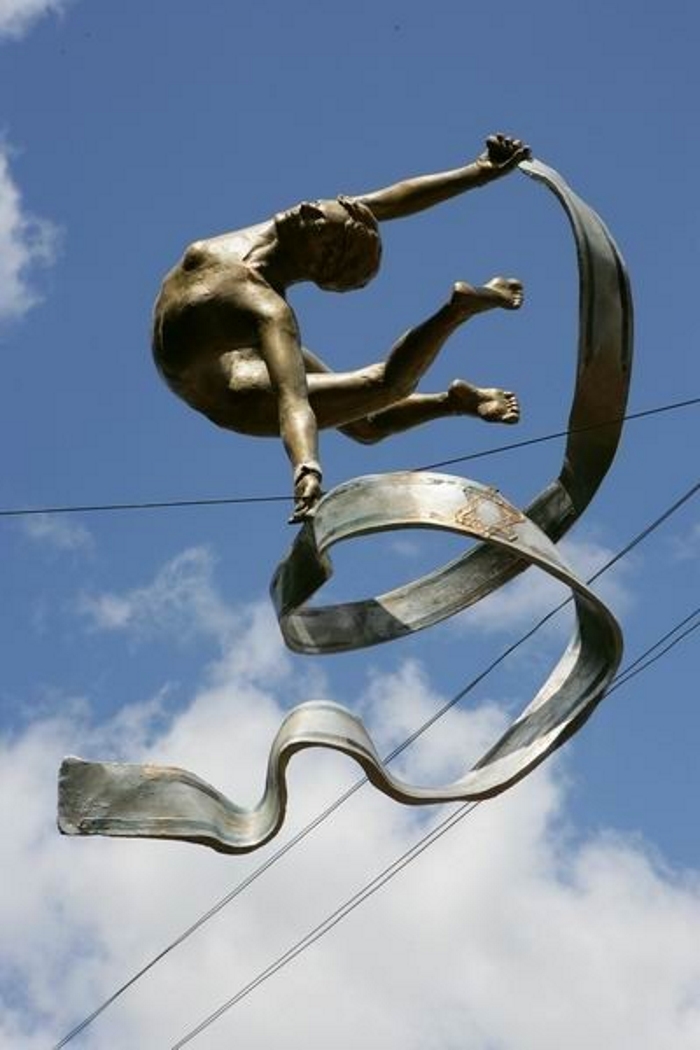 33 скульптуры, которые ставят под сомнение законы физики. ФОТО