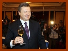 Янукович по случаю праздника согласился сотрудничать с ТС