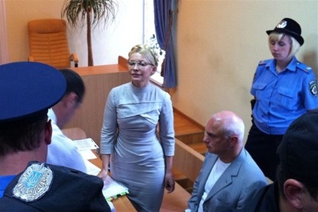 Конституционный Суд просят заняться арестом Тимошенко