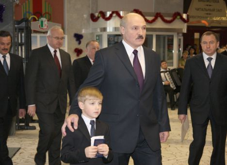 Лукашенко готовит сына себе в преемники