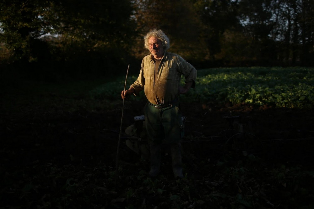 Французский фермер работает без сельхозтехники