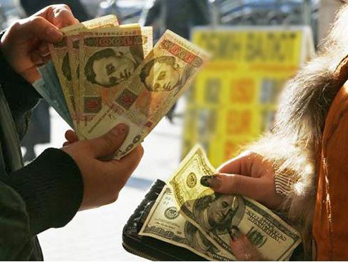 Межбанковский доллар закончил неделю на уровне 8 гривень
