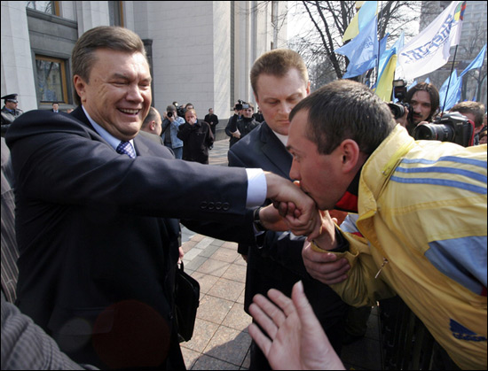 Янукович одобрил огосударствление российского языка
