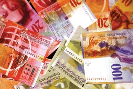 Швейцарский франк после привязки к евро сдает позиции
