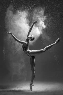 Сила и страсть танца в безупречных снимках танцоров. Фото