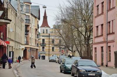 Атмосферные улочки старой Риги. Фото