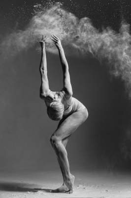 Сила и страсть танца в безупречных снимках танцоров. Фото