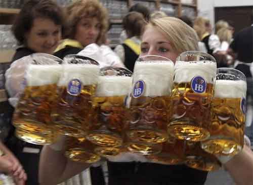 В Германии начался крупнейший в мире фестиваль пива "Октоберфест"
