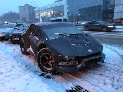 На улицах Киева заметили необычный «бэтмобиль» 