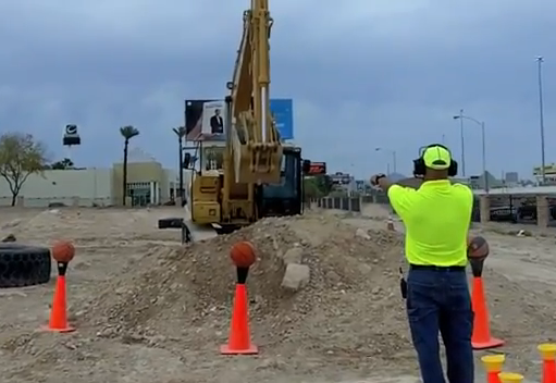 В Лас-Вегасе в "песочнице для взрослых" играются экскаваторами