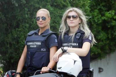 Очаровательные девушки-полицейские из разных стран. Фото