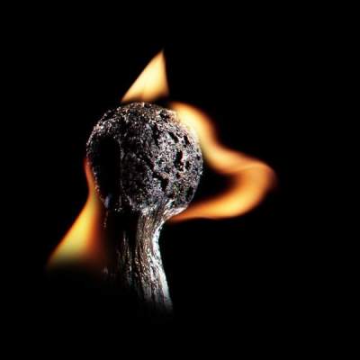 Невероятные картины, созданные горящими спичками. Фото