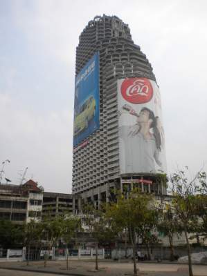 Внутри самого высокого заброшенного здания в Бангкоке. Фото