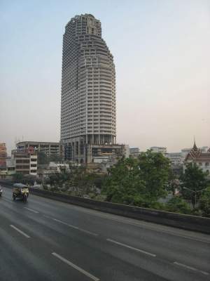 Внутри самого высокого заброшенного здания в Бангкоке. Фото