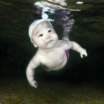 Милые снимки детей под водой. Фото