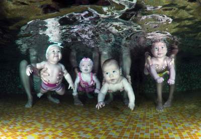 Милые снимки детей под водой. Фото