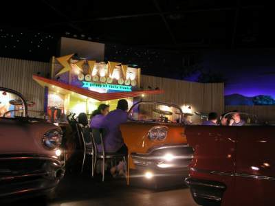 Уникальный ресторан, оформленный в стиле 50-х. Фото