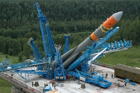 В России ракета во время запуска упала на территорию космодрома