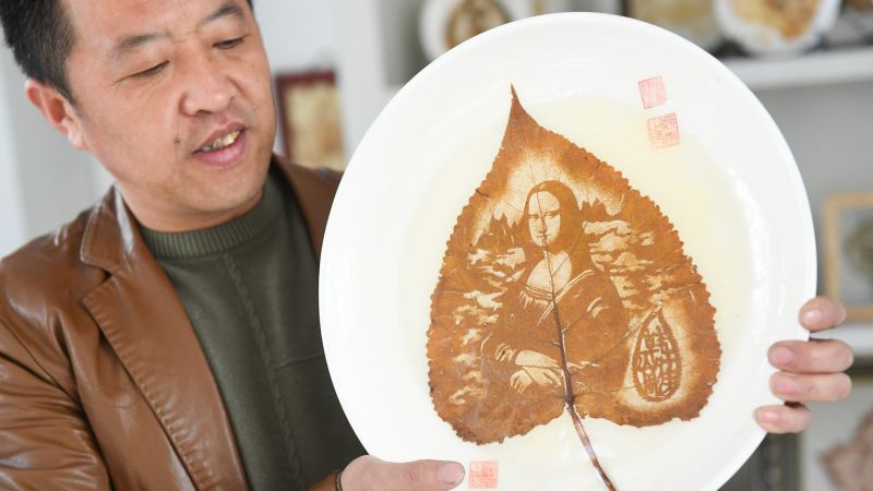 Потрясающие рисунки на опавших листьях от китайского мастера