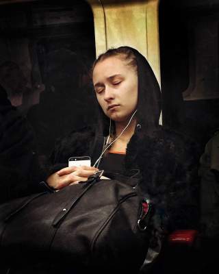 Снимки пассажиров метро в стиле эпохи Возрождения. Фото
