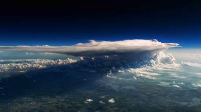 Так выглядят штормовые облака с высоты 10 км. Фото