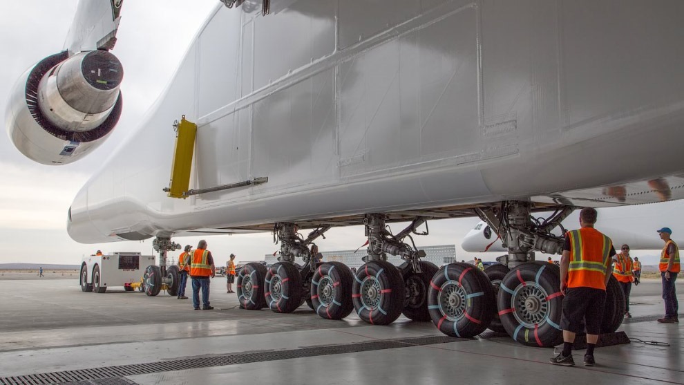 Stratolaunch — самолет для запуска ракет