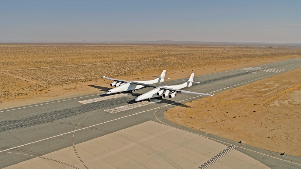 Stratolaunch — самолет для запуска ракет