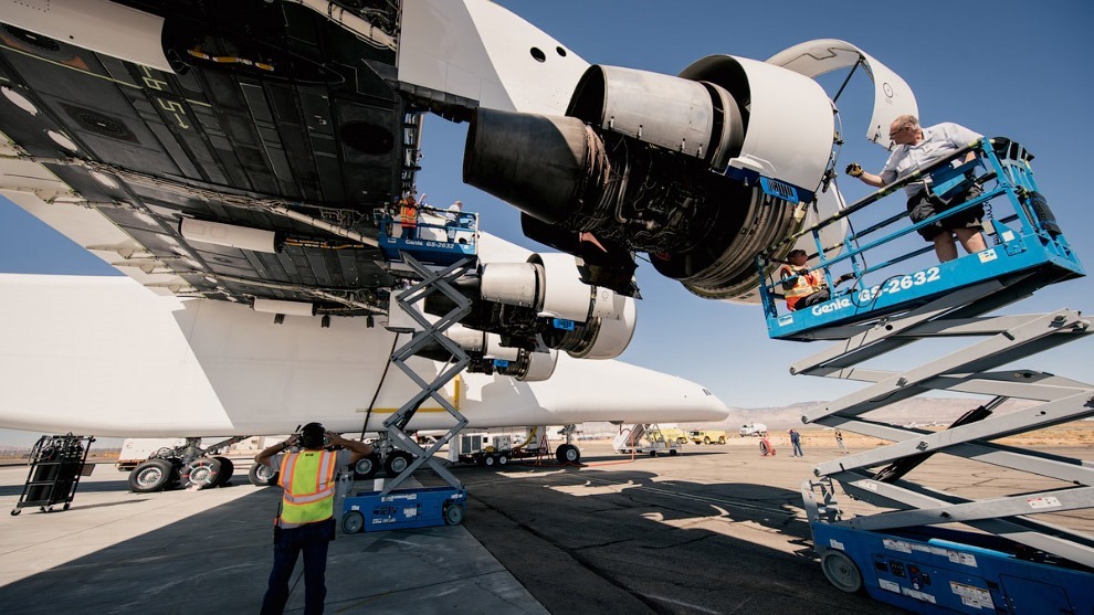 Stratolaunch — самолет для запуска ракет