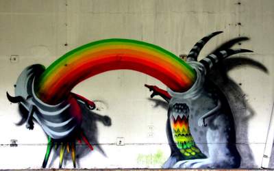 Забавные граффити на стенах заброшенных зданий. Фото